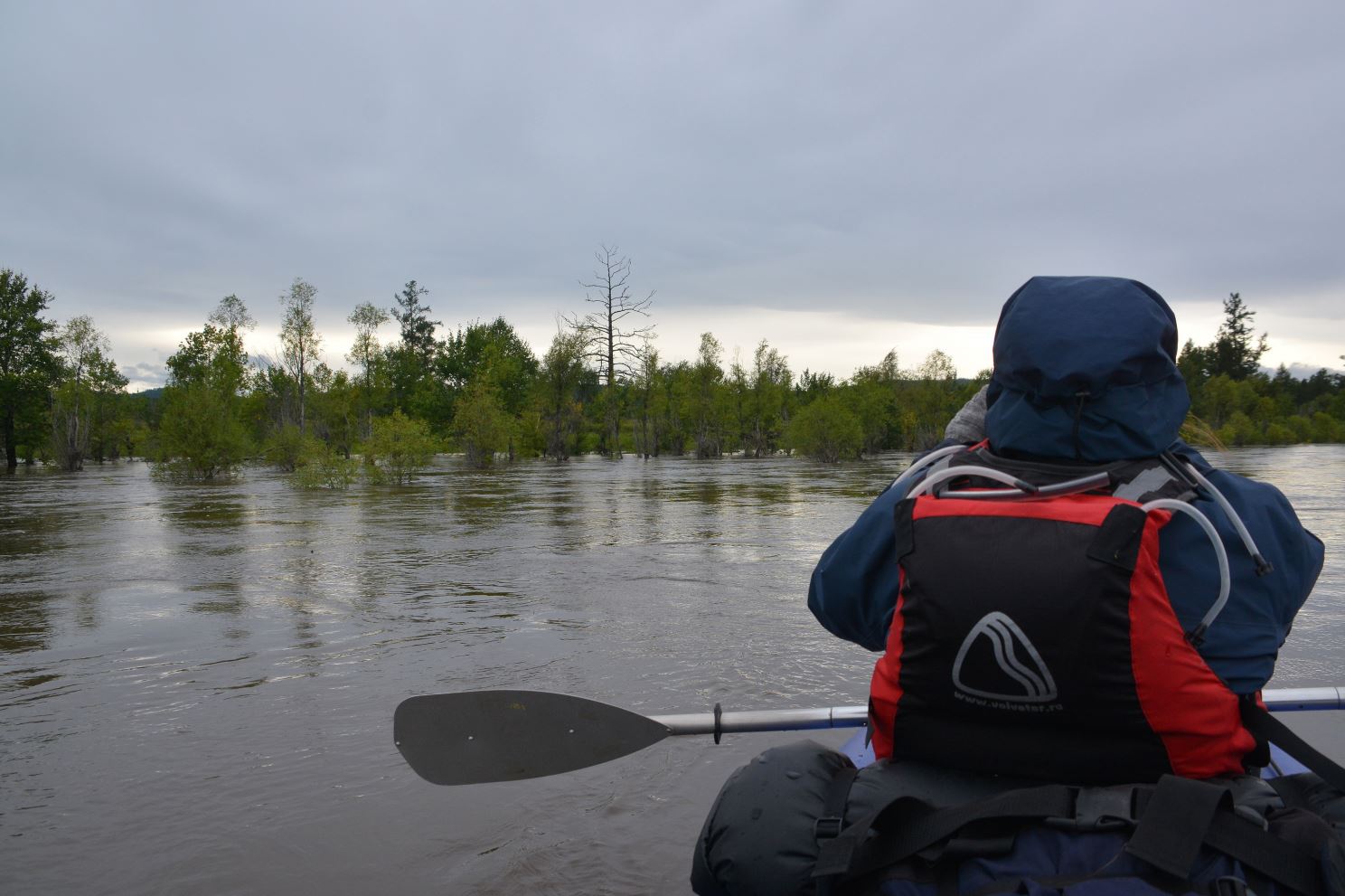 Въехали в Витим. Это море воды при отсутствии берега.