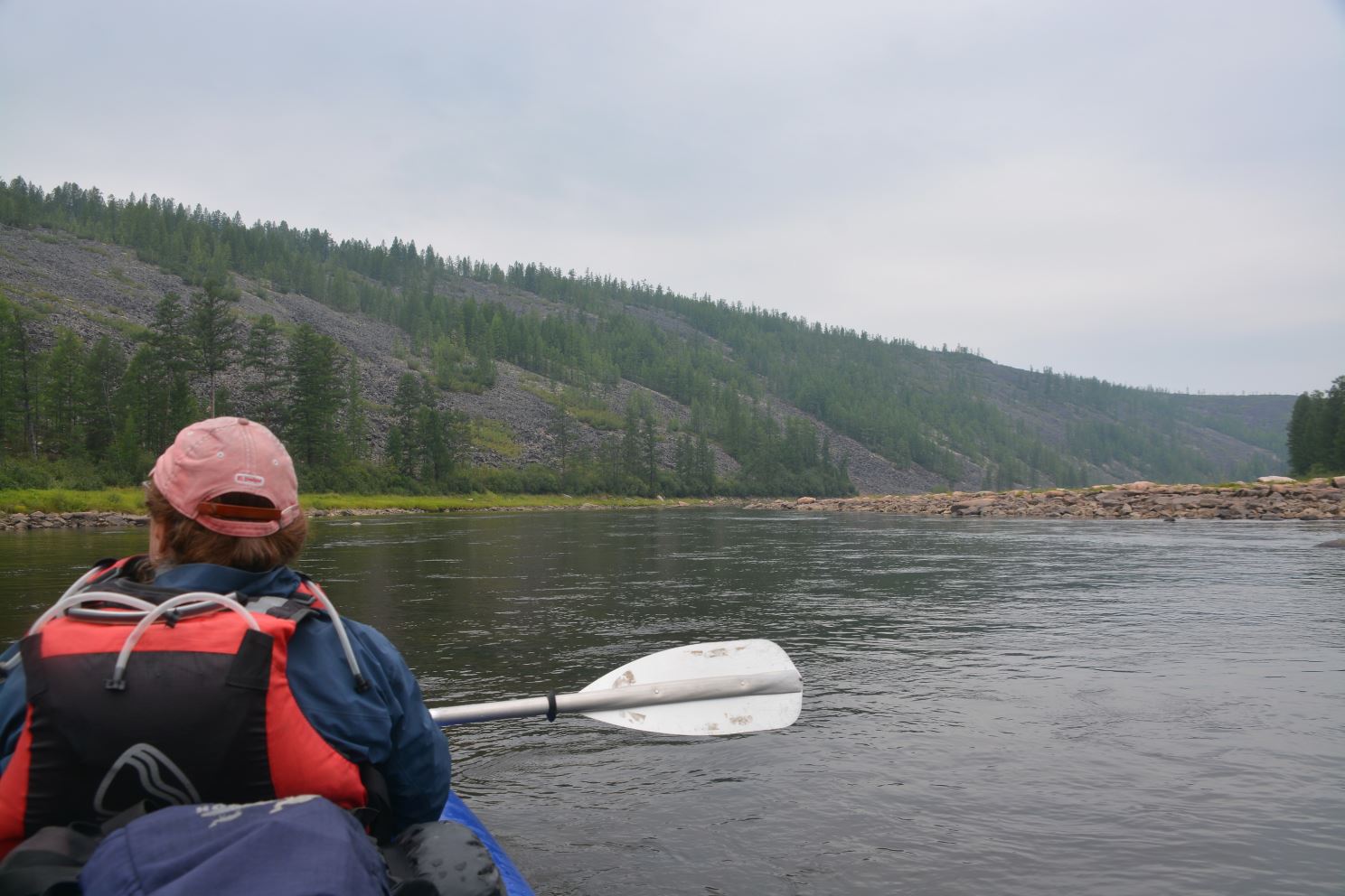 Осыпи подходят к самой воде